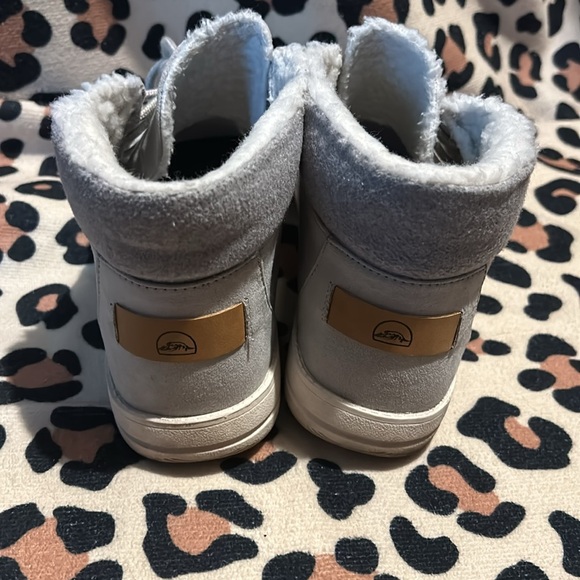 Light Gray So’ Boots - Picture 2 of 5